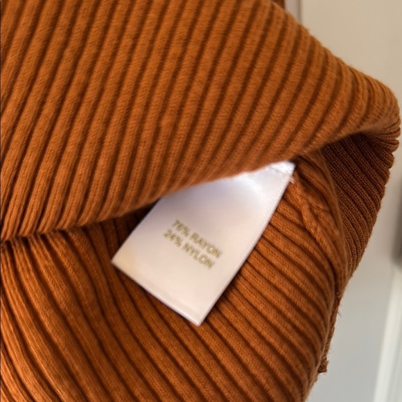 House of Harlow 1960 Burnt Orange Tie Front Sweater - Picture 4 of 4